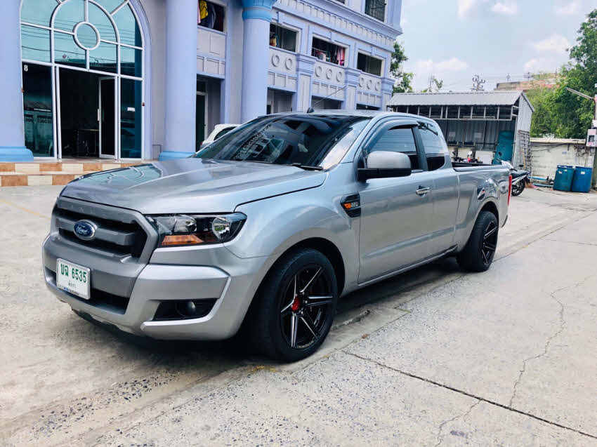 Lowered Ford Ranger 2020